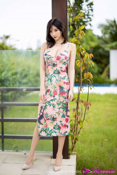 他的手指在里面转动的写作业呢