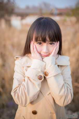 《他发疯地撞着女儿》